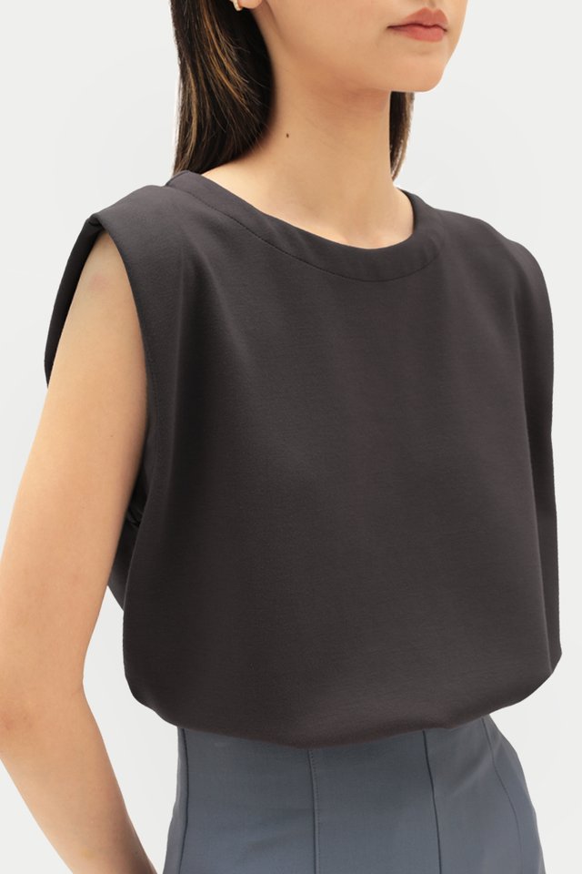 CARTER EVERYDAY TOP IN CHARCOAL