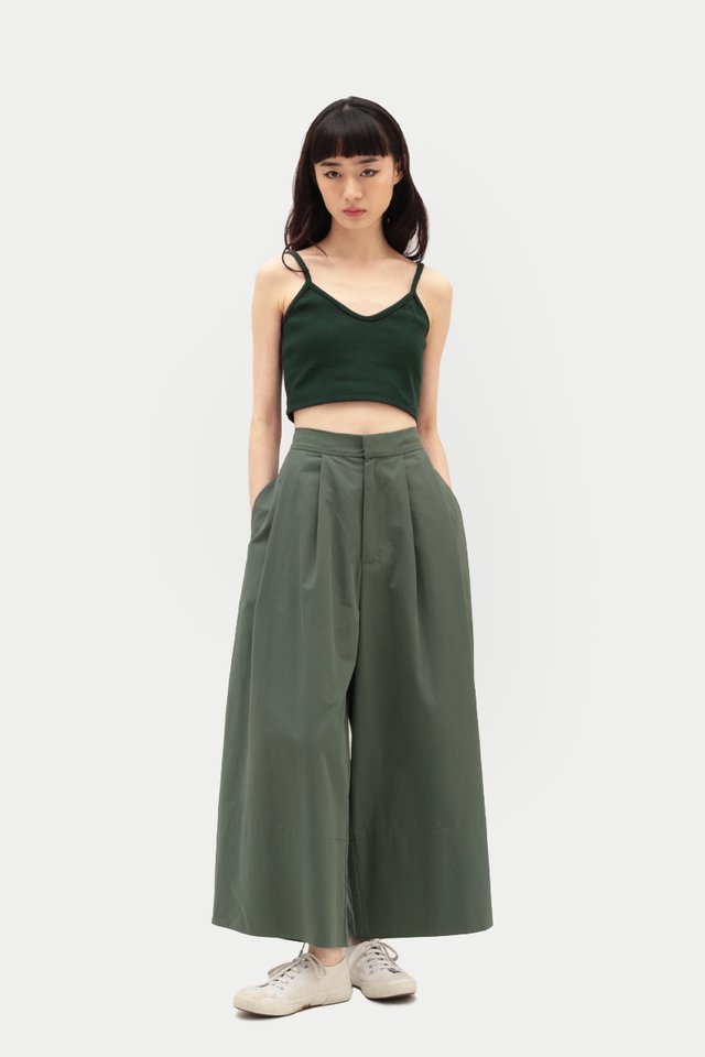 BRIA V-NECK RIBBED CROP TOP IN FOREST