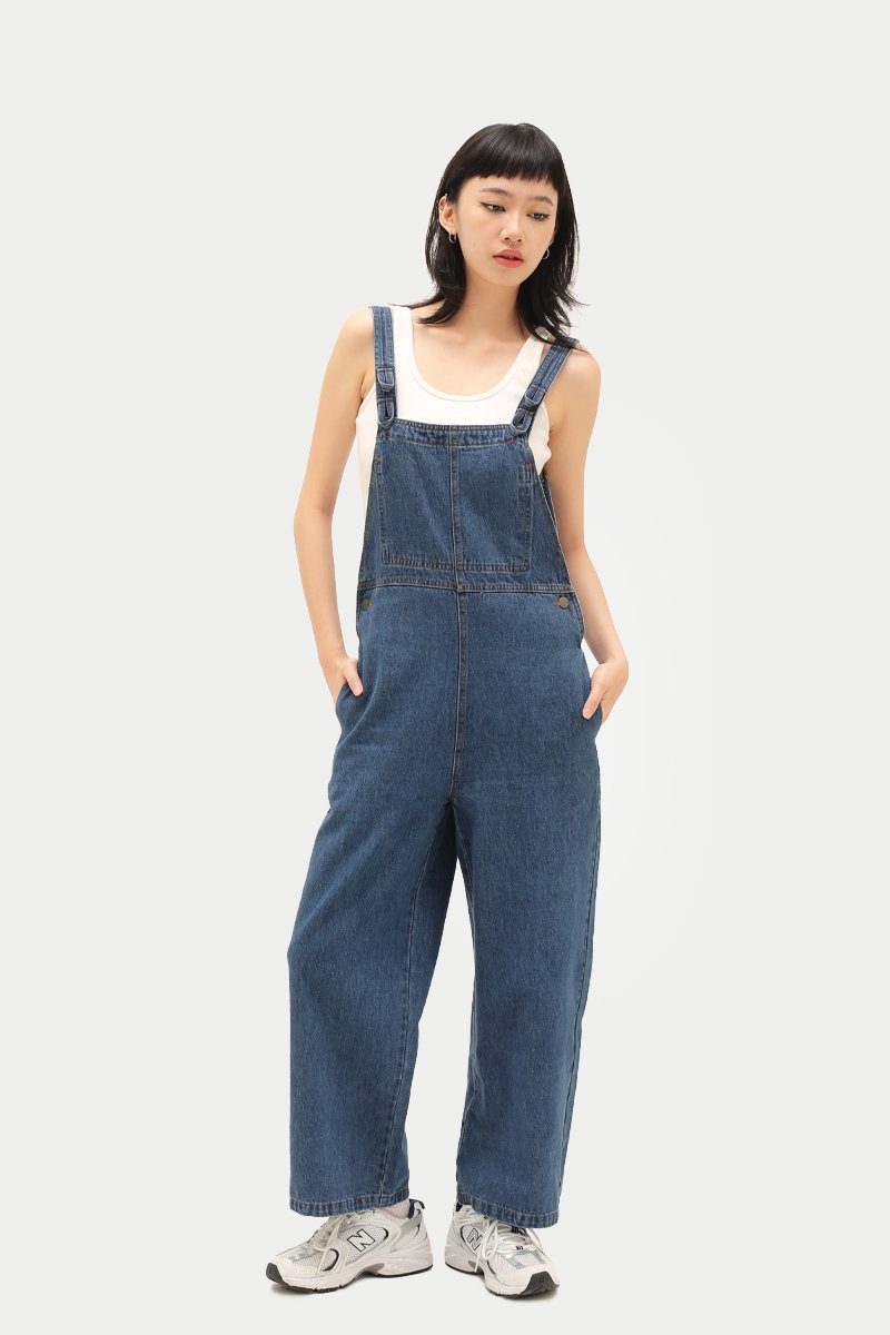 https://d3lc44byil53r.cloudfront.net/sites/files/aforarcade/images/products/202304/800x1200/carey_straight_leg_dungaree_in_mid_wash_3.jpg