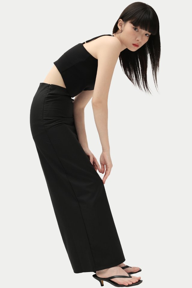 EILISH SIDE RUCHED FITTED SKIRT IN BLACK