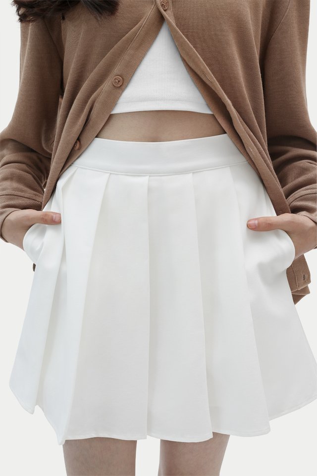 LIBBY PLEATED SKORTS IN WHITE
