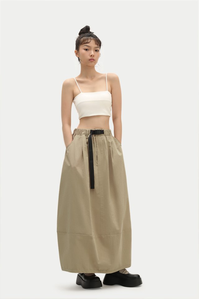 HIROKO TWILL BELTED SKIRT IN SAND