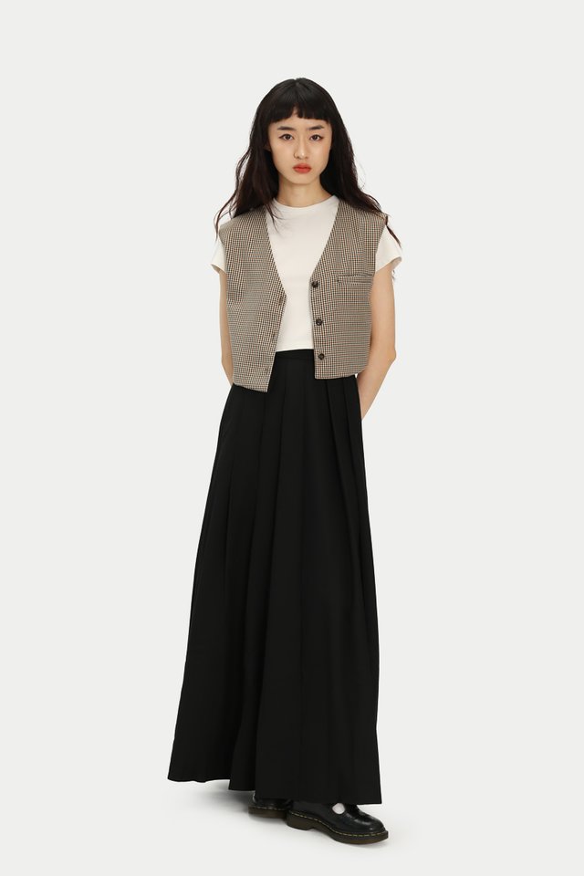 MADDIE PLEATED MAXI SKIRT IN BLACK