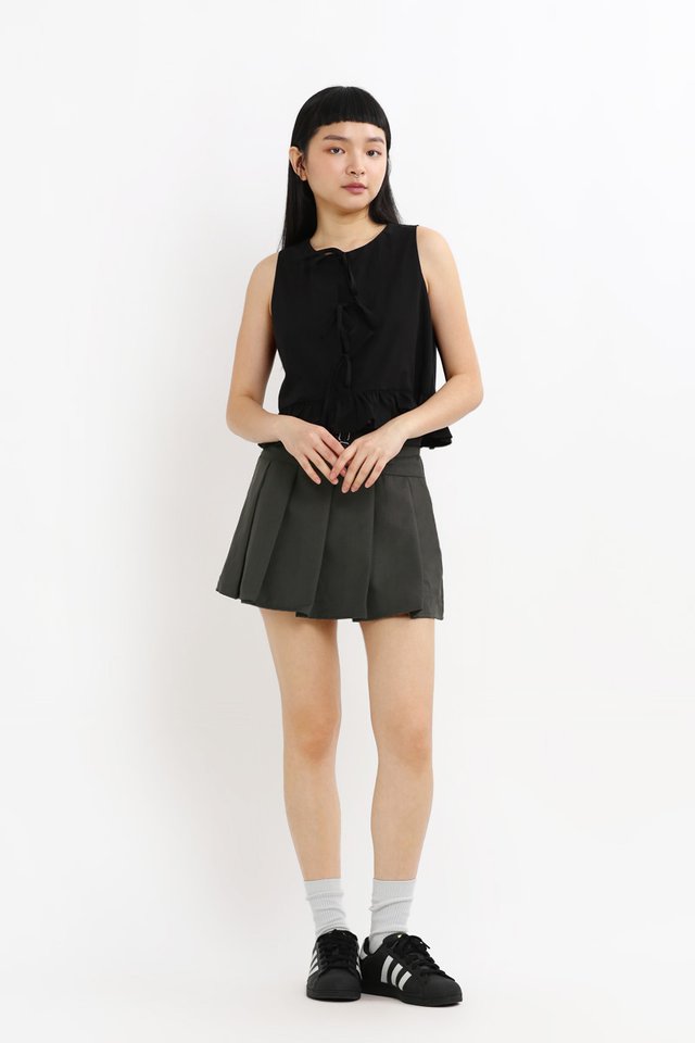 MAEVE BELTED PLEATED SKORTS IN SUIT GREY