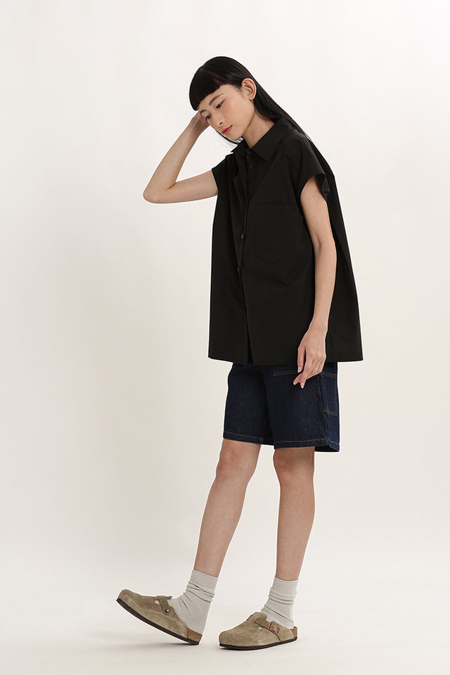 GAIL BOXY BUTTON TOP IN BLACK
