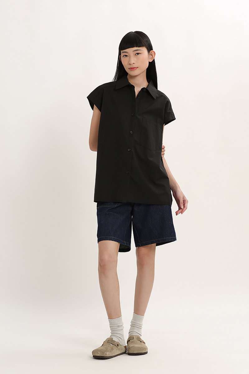 GAIL BOXY BUTTON TOP IN BLACK