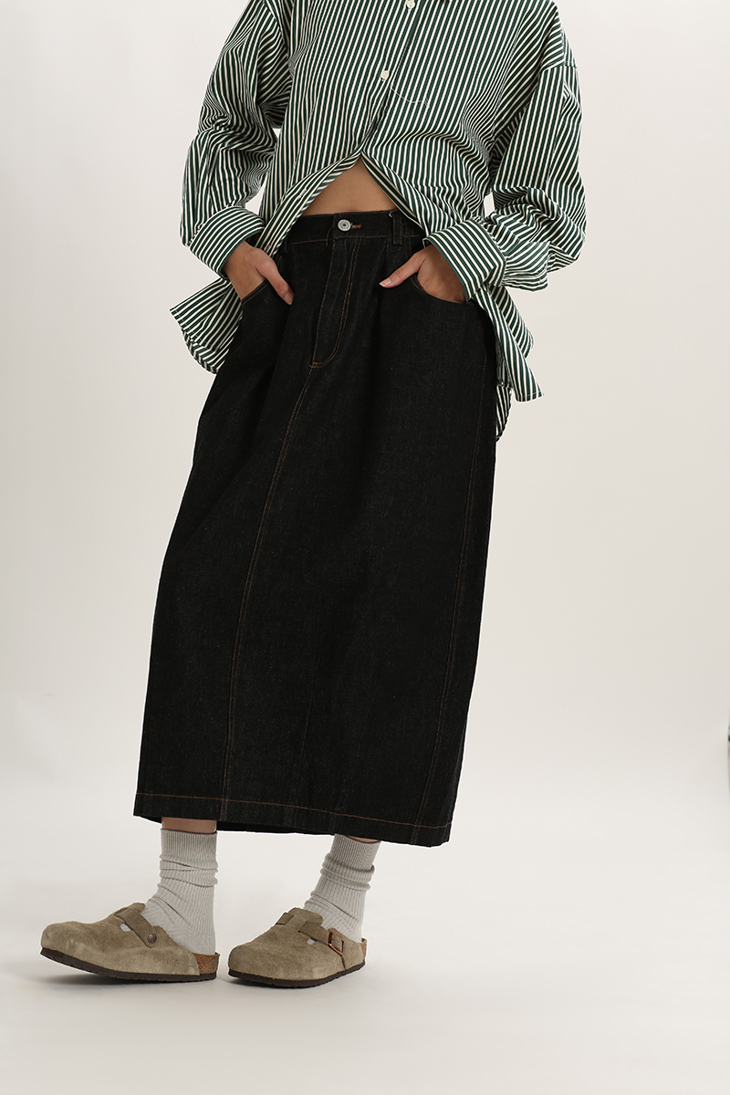 MAVIS DENIM COCOON SKIRT IN BLACK WASH