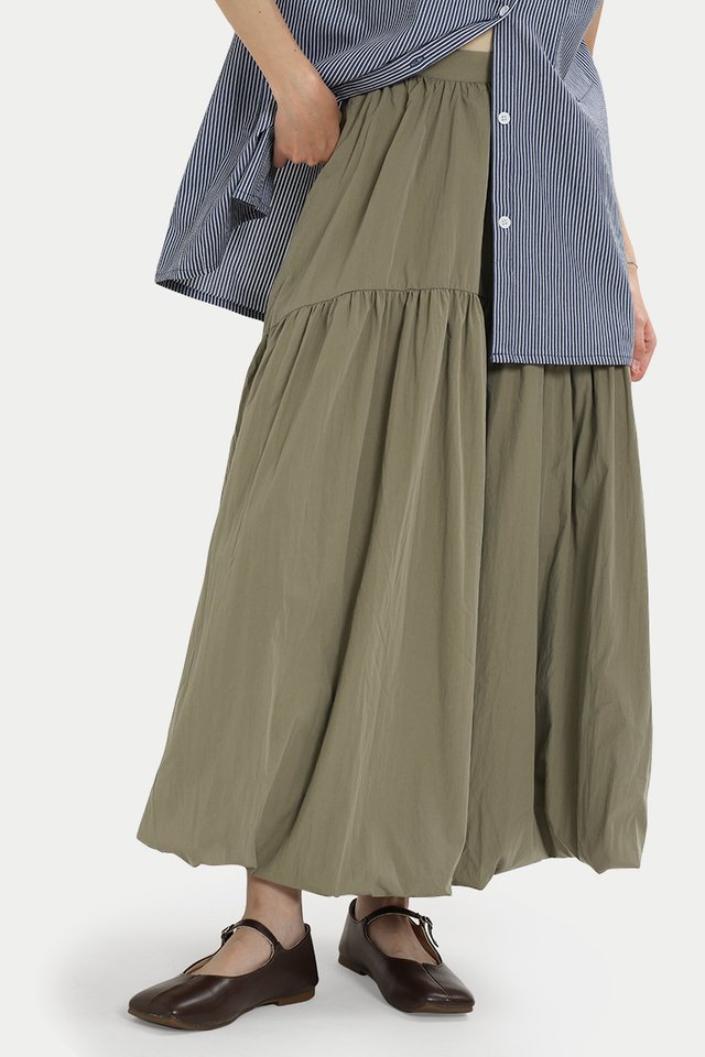 ALEKSA NYLON CLOUD SKIRT IN TRUFFLE