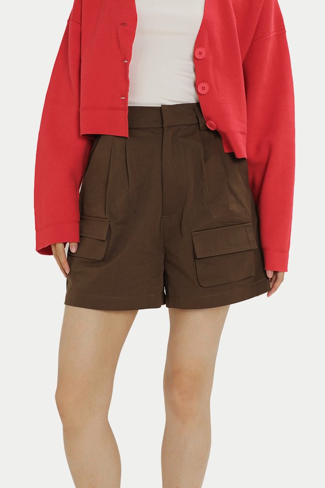 DARA FLAP POCKET SHORTS IN BROWN