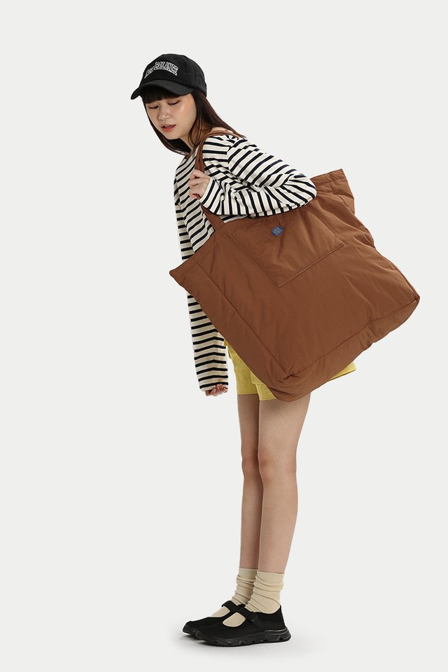 ARCADE REVERSIBLE RUNAWAY TOTE IN CANYON/MOSS