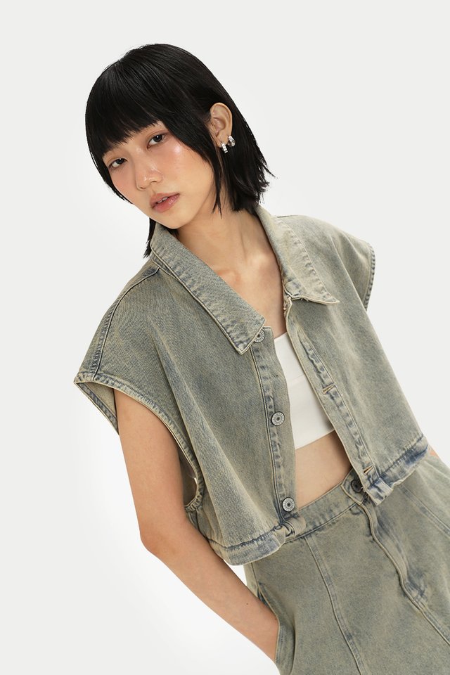 RENNA CONVERTIBLE DENIM VEST IN VINTAGE WASH