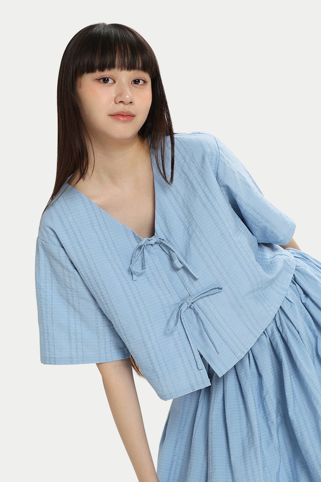 FINNEY TEXTURED STRIPE TIE BLOUSE IN OASIS