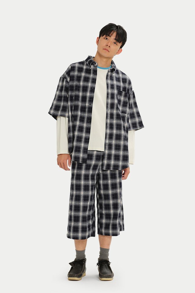 TOMO CHECKED MIDI SHORTS IN NAVY