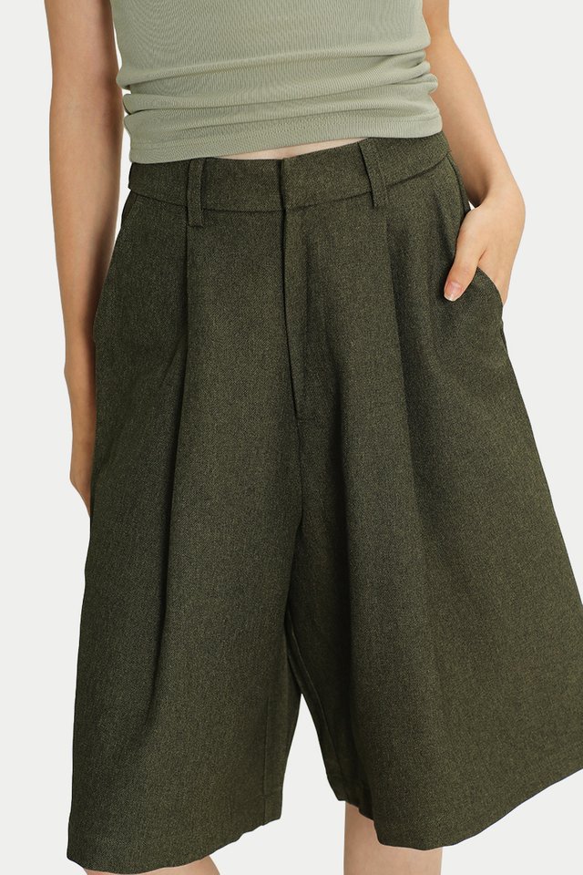 JUNKO SUIT BERMUDAS IN MATCHA