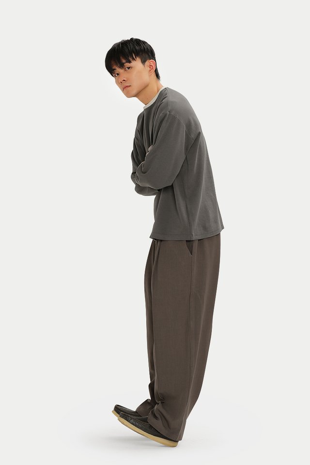 KIRO ELASTIC WAIST PLEATED TROUSERS IN CHARCOAL