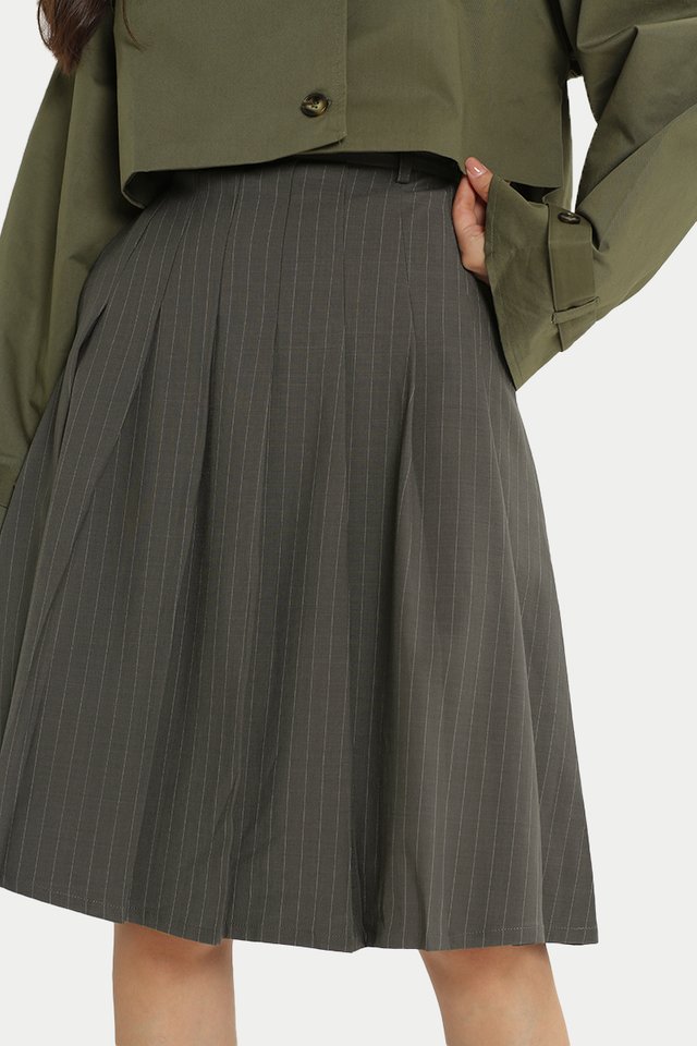 LINDSAY PLEATED KNEE LENGTH SKIRT IN GREY STRIPE