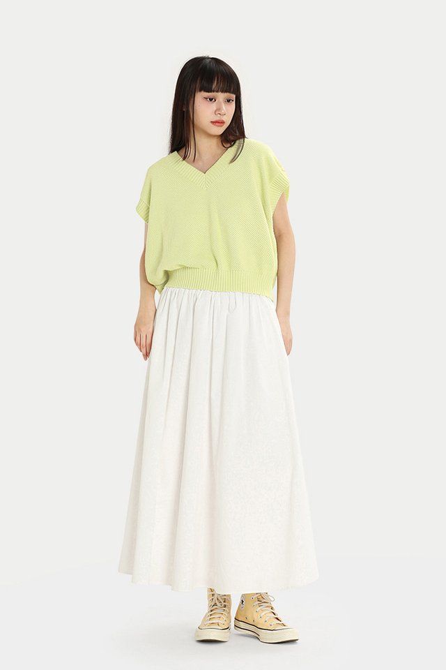 MARCIA BOXY V NECK KNIT TOP IN APPLE