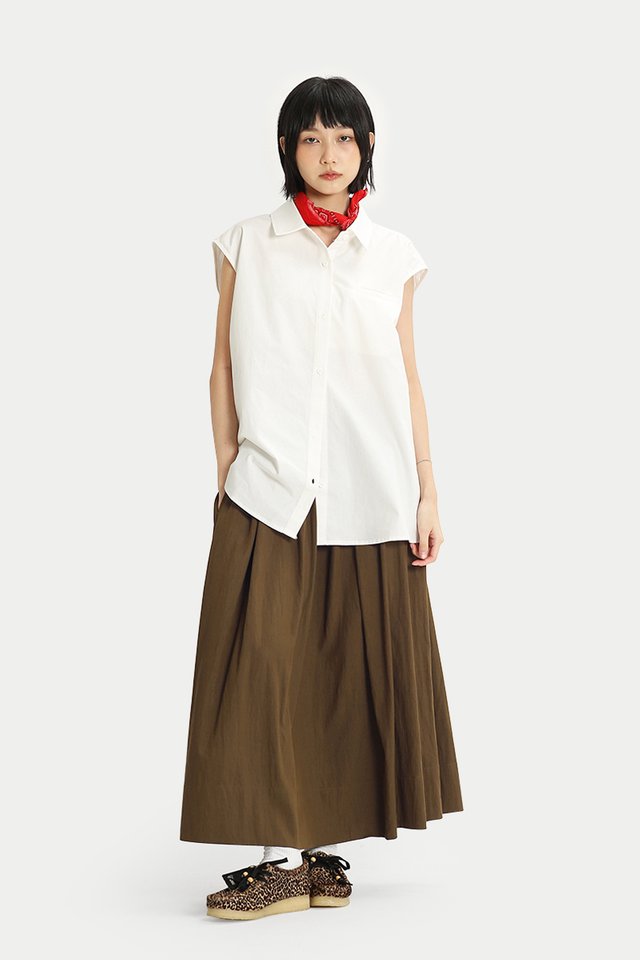 STEVIE BOXY SLEEVELESS SHIRT IN WHITE