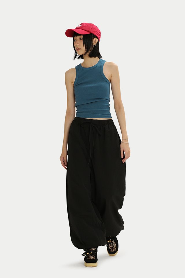 HARTT NYLON COCOON PANTS IN BLACK