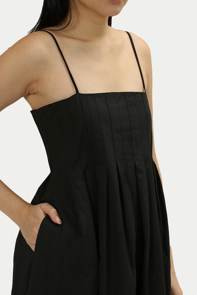HAZEL BOX PLEAT MIDI DRESS IN BLACK