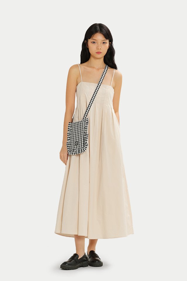 KIKI GINGHAM FRILL POUCH IN BLACK