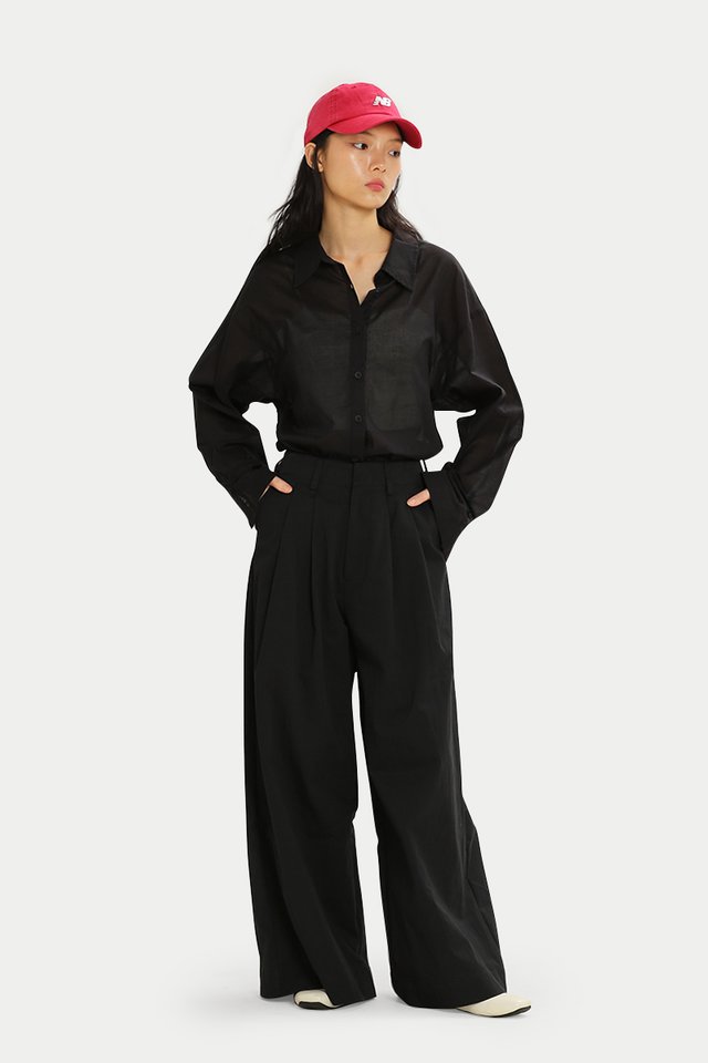 LEYA PLEATED WIDE LEG PANTS IN BLACK