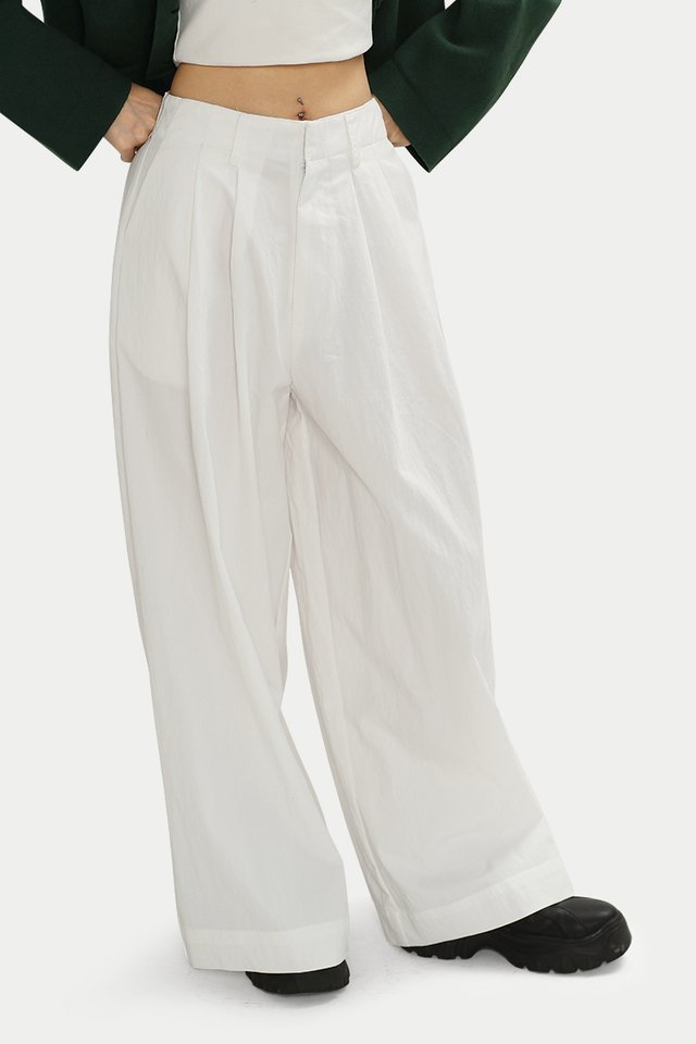 LEYA PLEATED WIDE LEG PANTS IN WHITE