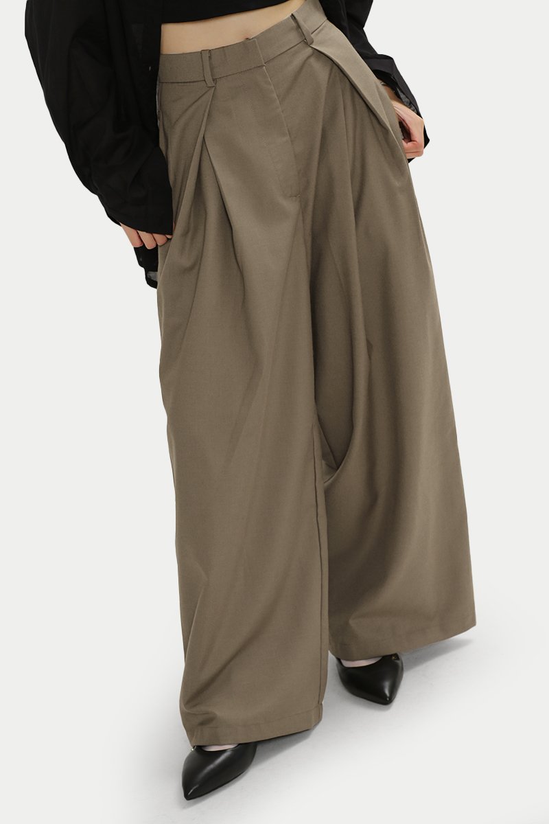 LYLE SUIT CROSS PLEATED PANTS IN TAN