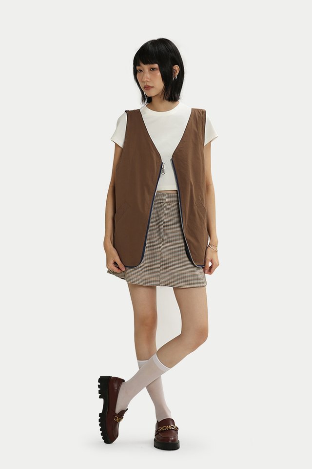 JAYLA HOUNDSTOOTH PLEAT SKORTS IN TOFFEE