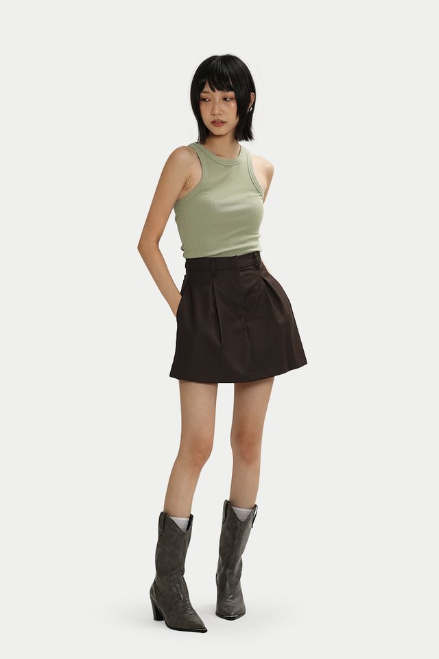 JAYLA PLEAT SUIT SKORTS IN UMBER