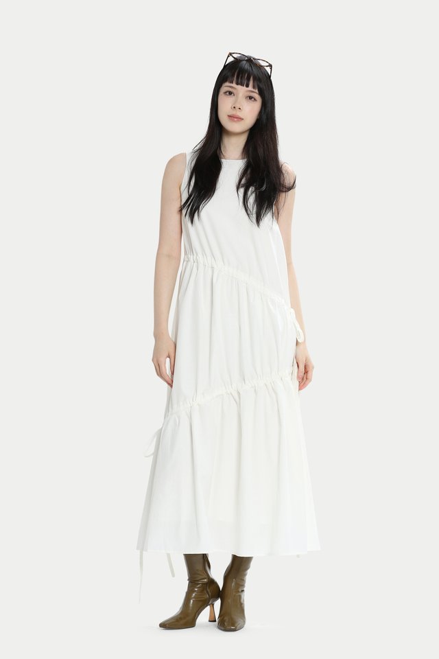 AIOKI DRAWSTRING DRESS IN WHITE