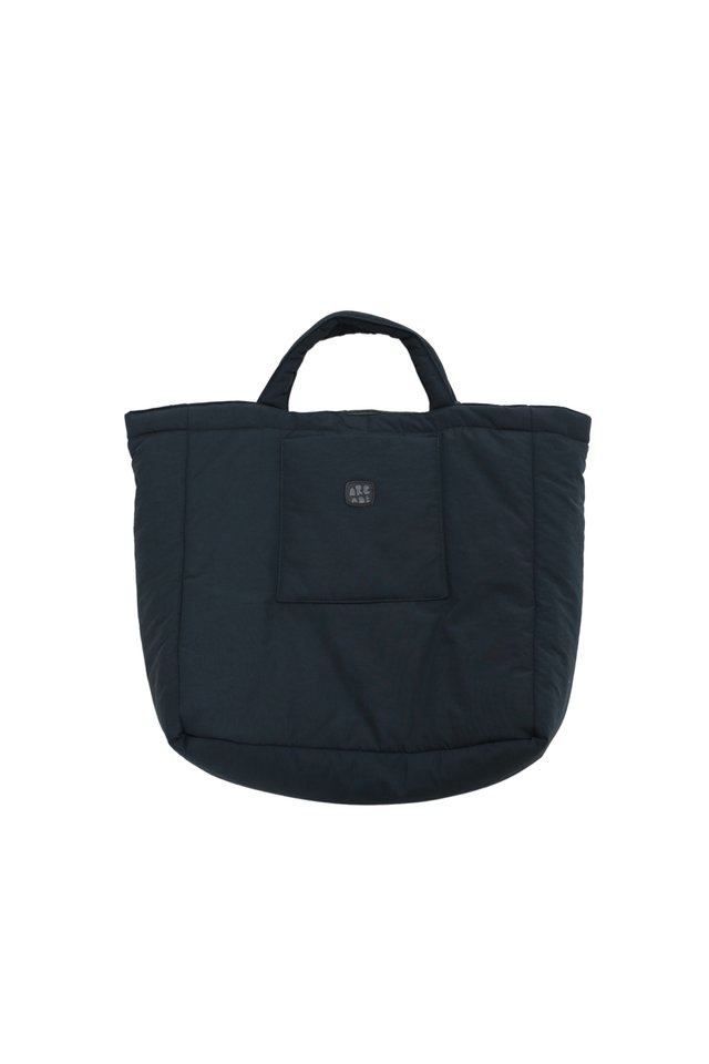 ARCADE REVERSIBLE PILLOW TOTE IN NAVY/PINE