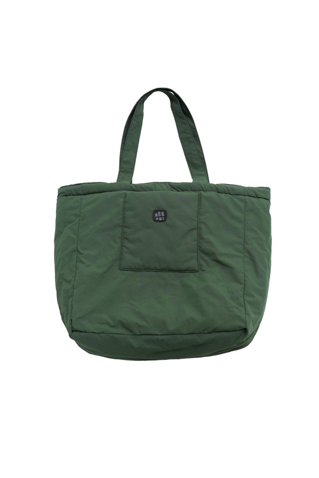 ARCADE REVERSIBLE PILLOW TOTE IN NAVY/PINE