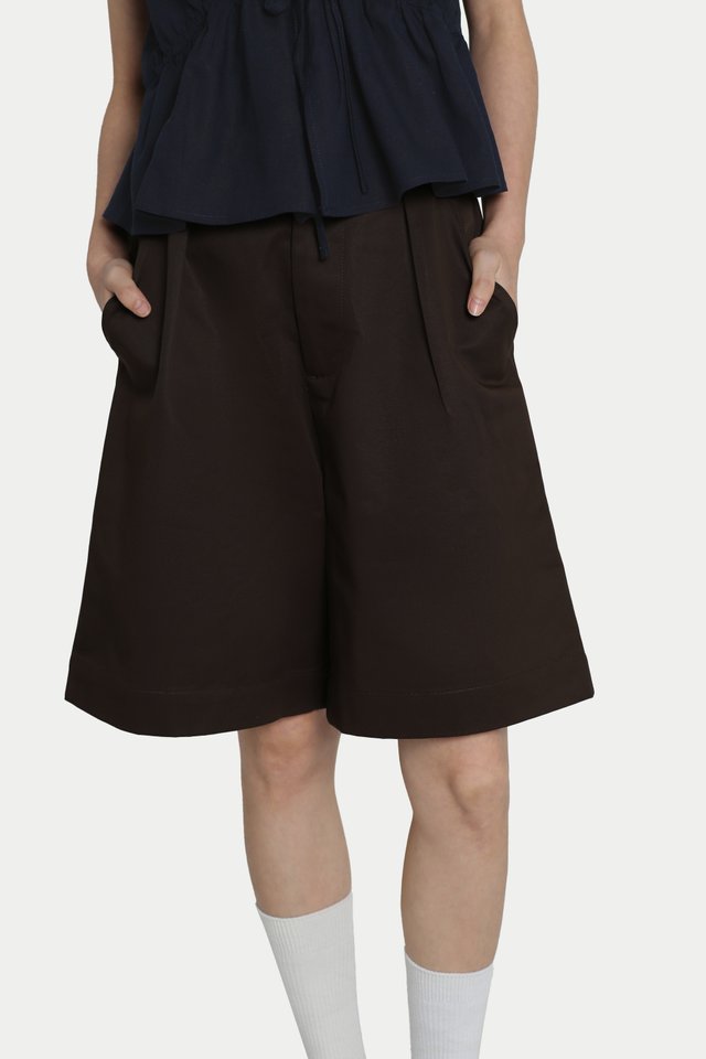 CONNER TAILORED SHORTS IN ESPRESSO