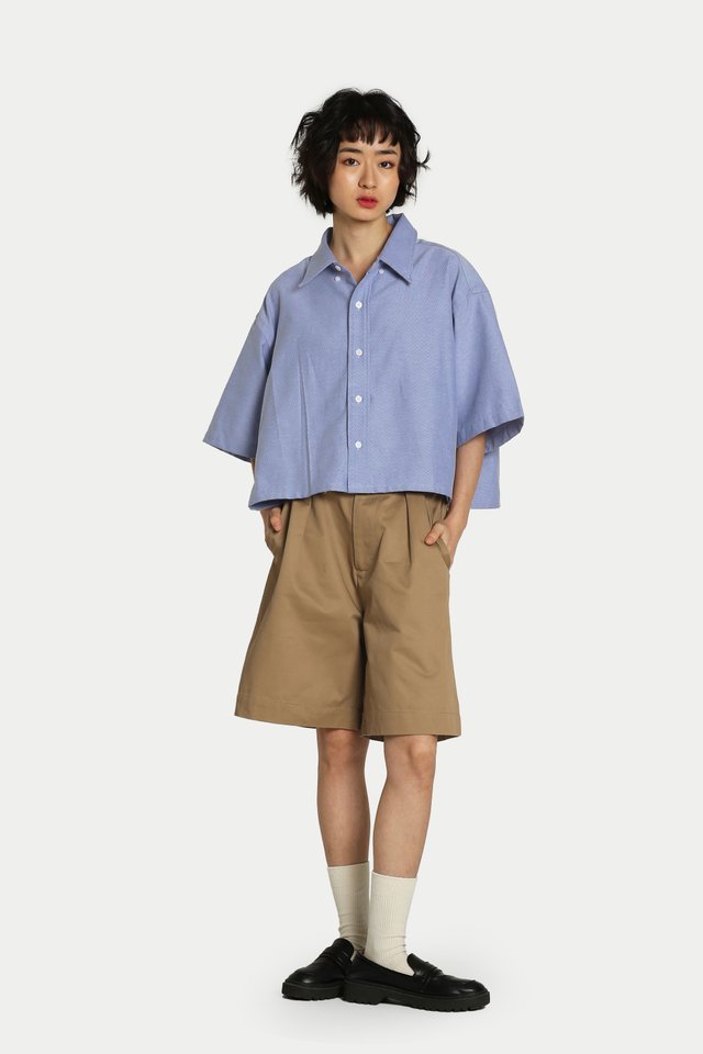 CONNER TAILORED SHORTS IN KHAKI