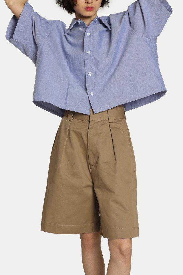 CONNER TAILORED SHORTS IN KHAKI