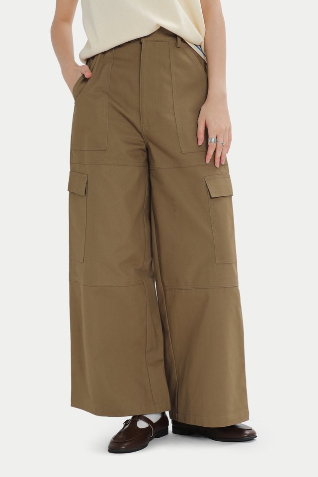 EASTON PANELLED CARGO PANTS IN TAN