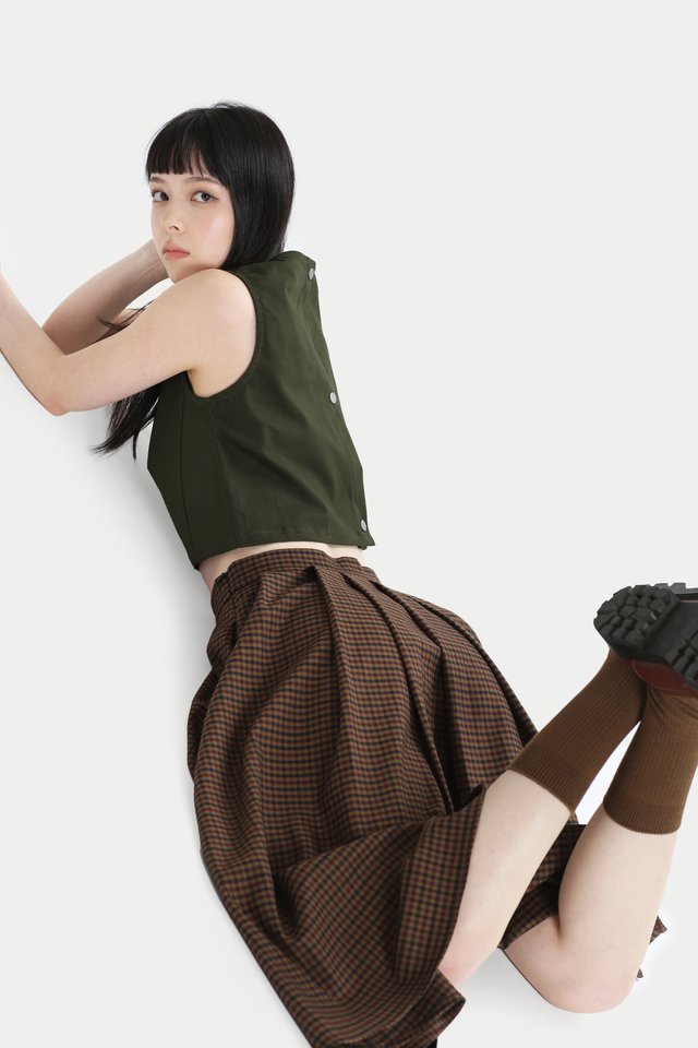 KATNISS SNAP BUTTON TWILL TOP IN MOSS