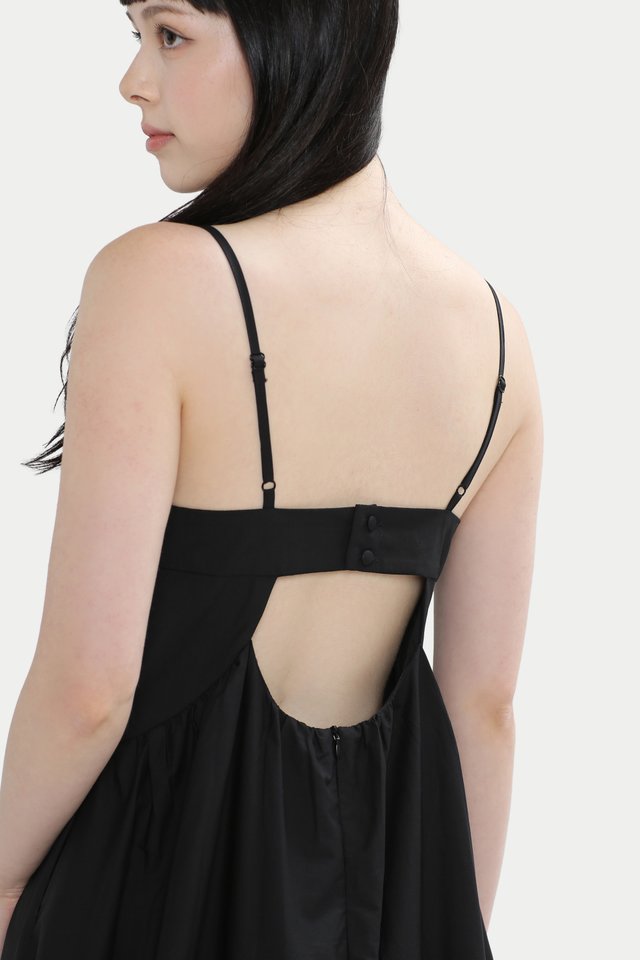 RAINE BACK KEYHOLE CLOUD DRESS IN BLACK