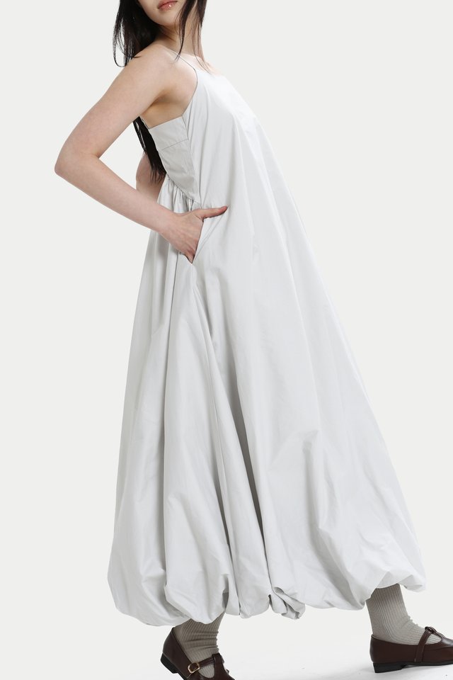 RAINE BACK KEYHOLE CLOUD DRESS IN LIGHT GREY