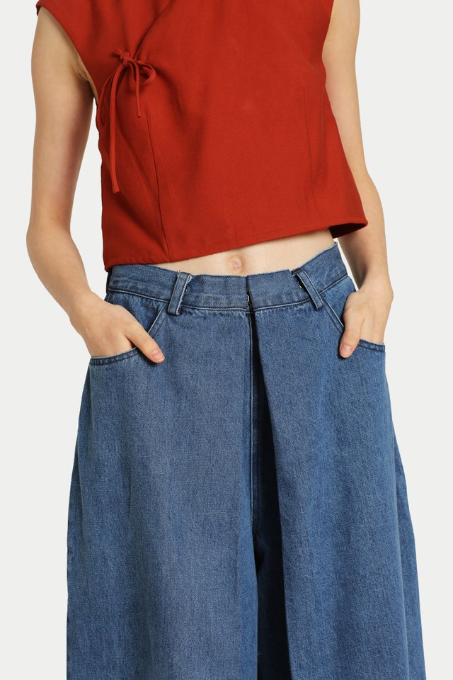 CARTNEY CENTER HOOK DENIM JEANS IN MID WASH