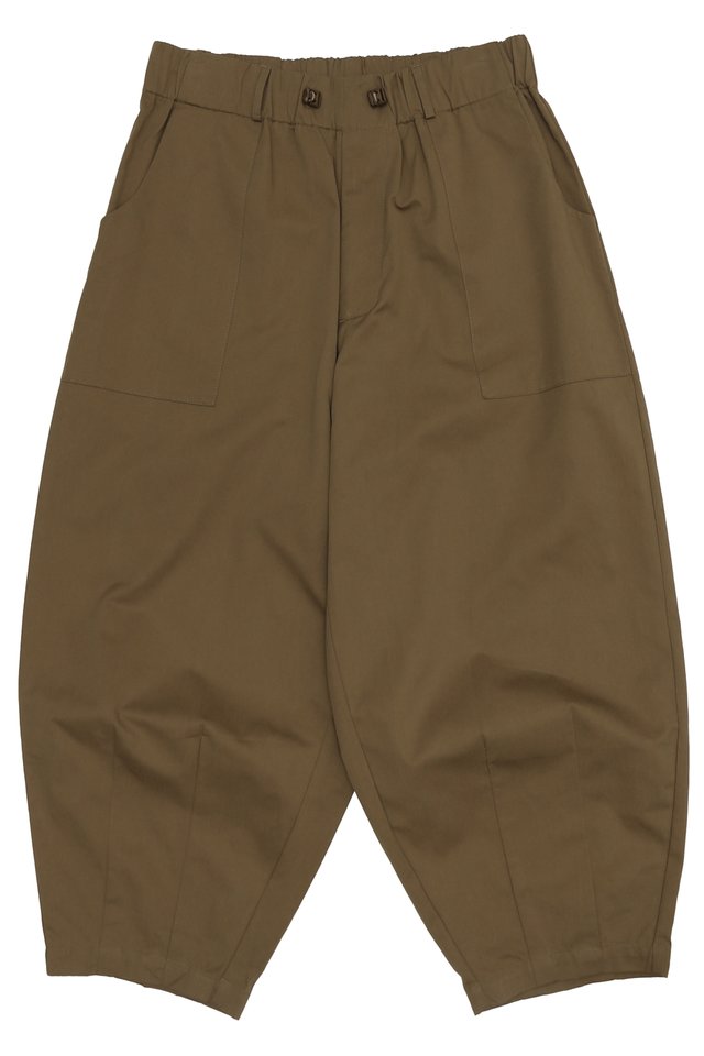 GOMA CROPPED BARREL TWILL TROUSERS IN MOCHA