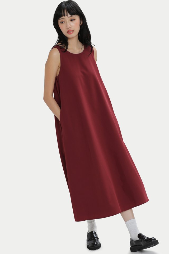 MADISON SCOOP BACK MIDI DRESS IN WINE