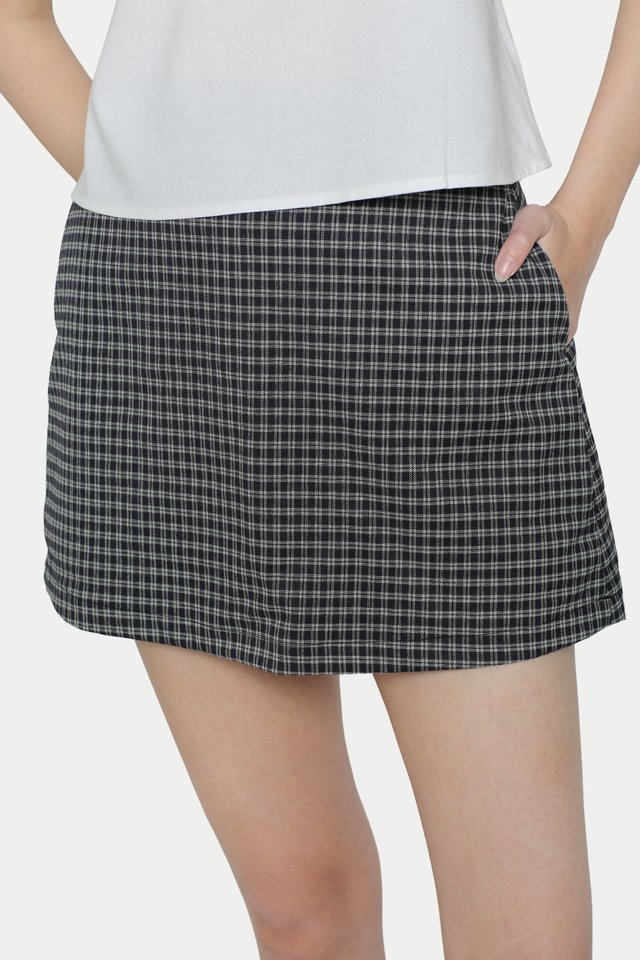 BRIELLA MINI SKORTS IN NAVY CHECKS