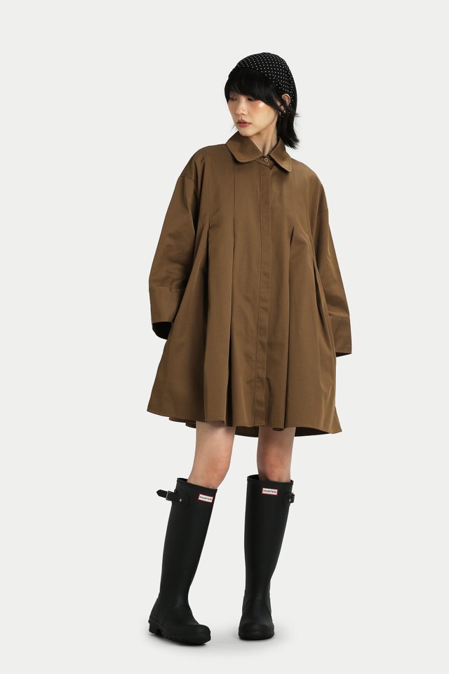 BAMBI PLEATED TRENCH DRESS IN MOCHA
