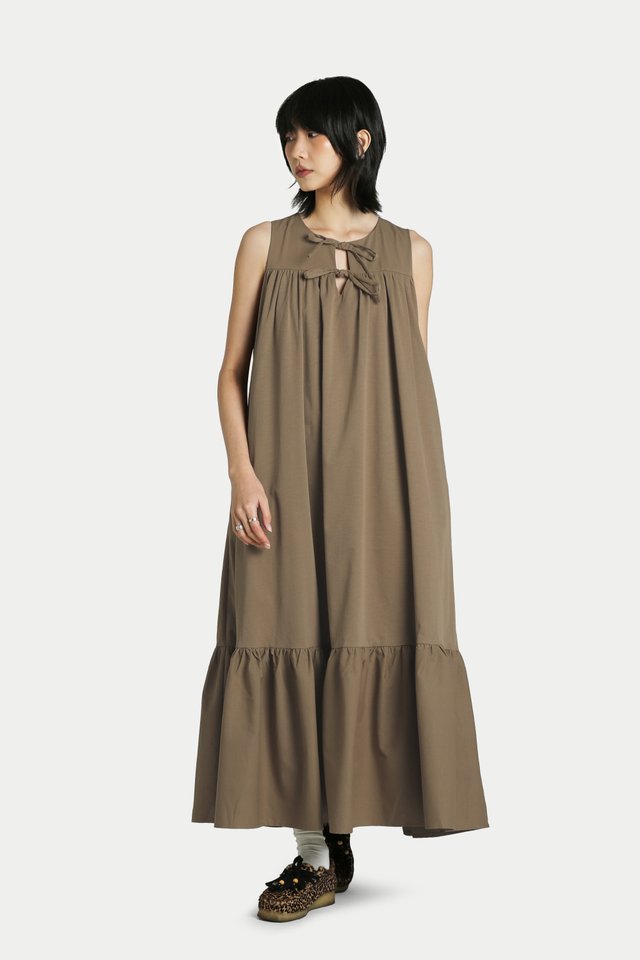CALIE DOUBLE TIE TIERED DRESS IN LATTE