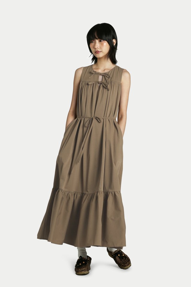 CALIE DOUBLE TIE TIERED DRESS IN LATTE