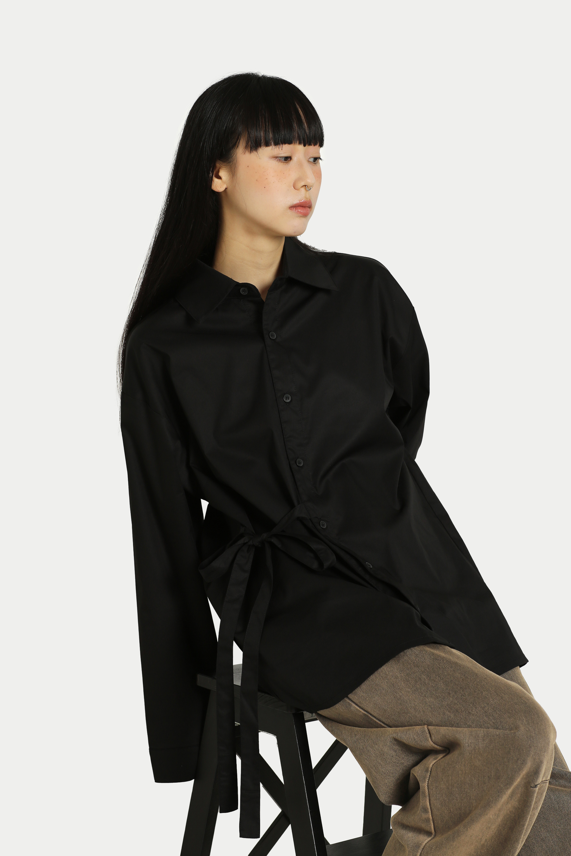 HANAE SIDE TIE OVERSIZED SHIRT IN BLACK