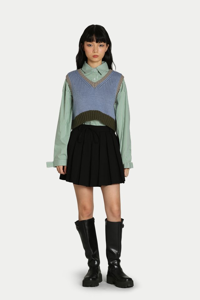MICHI COLOUR BLOCK KNITTED VEST IN SKY MEADOW