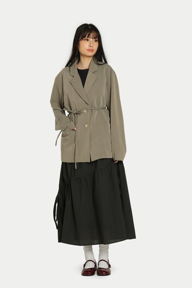 JORDYN RELAXED FIT WAISTED BLAZER IN HOJICHA